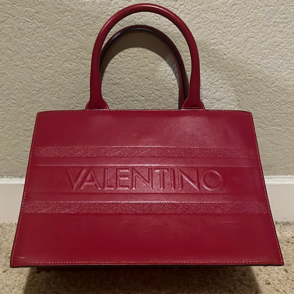 Mario V Red tote bag